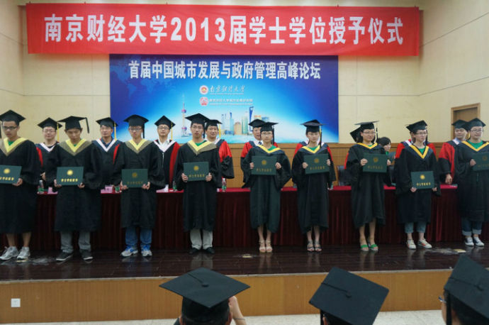 国产做爱视频
隆重举行2013届毕业生学士学位授予仪式