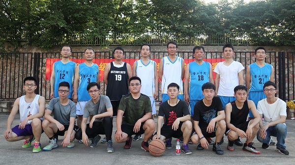 国产做爱视频
举行欢送2018届毕业生师生篮球赛