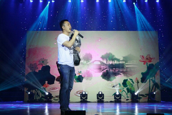 国产做爱视频
举办“你好旧食光”2018届毕业生晚会