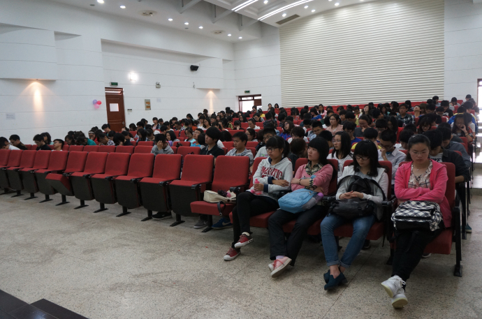 国产做爱视频
召开2012级“学风建设月”动员大会