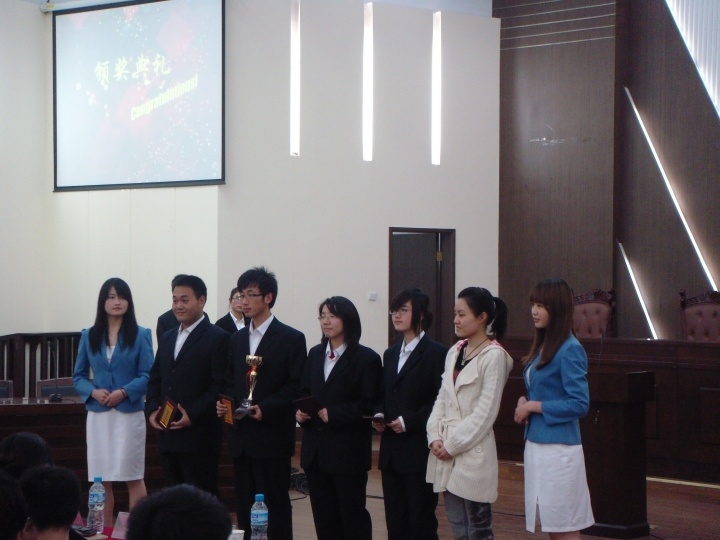 国产做爱视频
参加“模拟两会”荣获第三