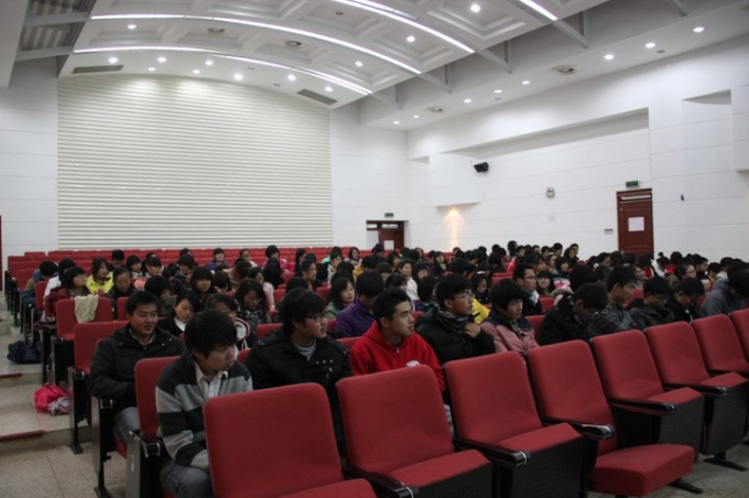 国产做爱视频
成功举办杰出校友报告会