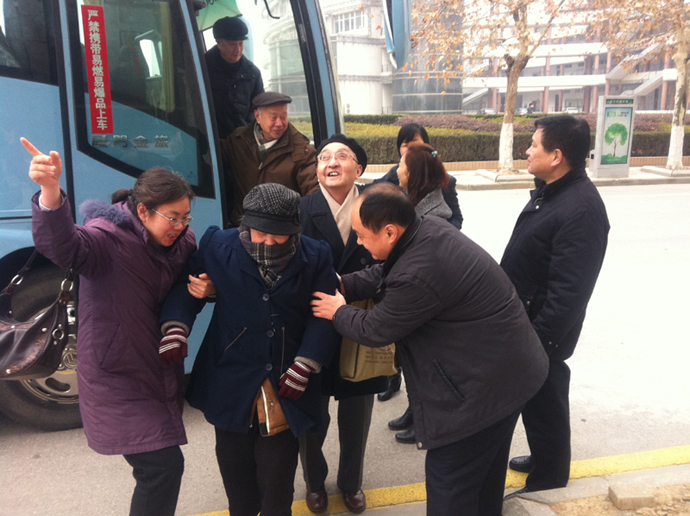 国产做爱视频
退休老领导、老教师参观食品科学与工程楼