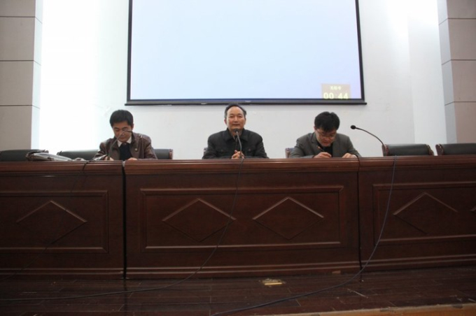 国产做爱视频
成功举办杰出校友报告会